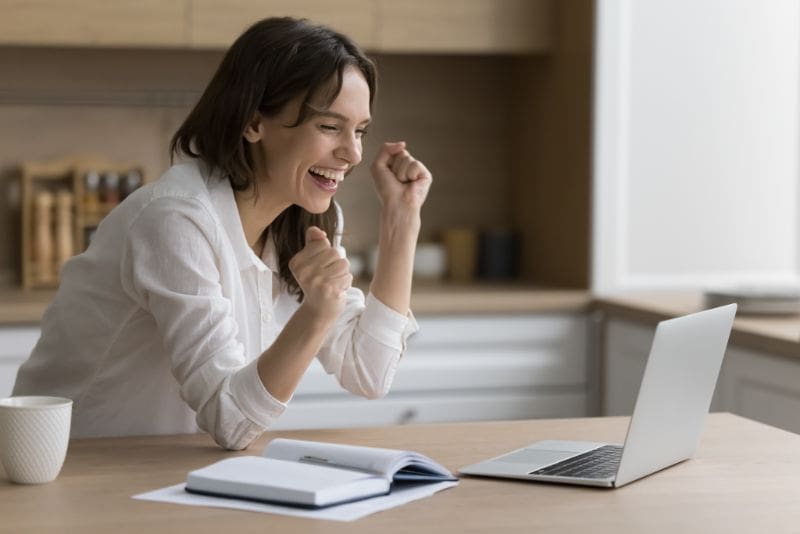 Woman installing Link Whisper to her laptop to add inbound internal links 